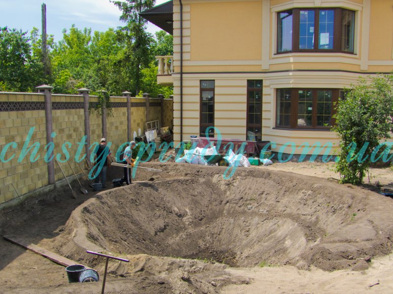 Пруд для рыб с водопадом